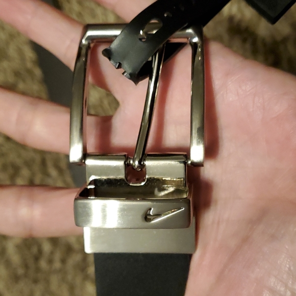 Brand new reversible Nike belt - Picture 7 of 7